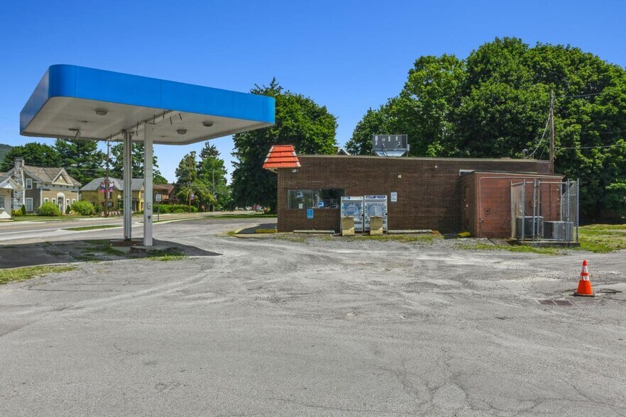 More Photos Of 2 E Main St, Canisteo Convenience Store For Sale