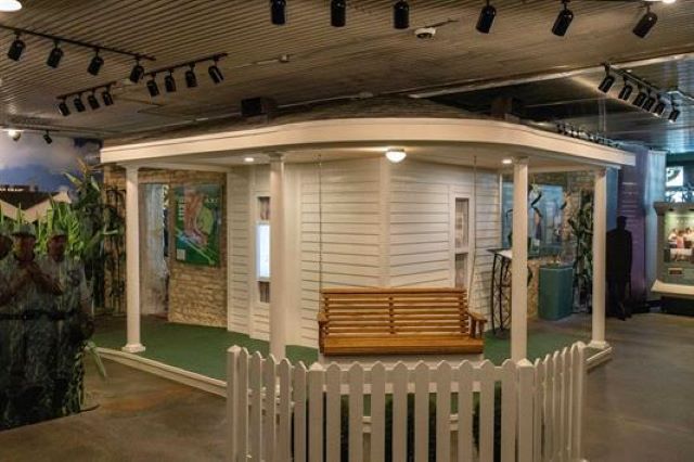 More Photos Of 310 2nd St SE, Dyersville Specialty For Lease