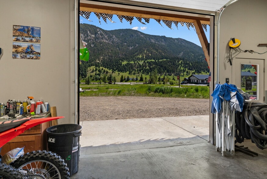 More Photos Of 303 Cold Iron Rd, Gallatin Gateway Warehouse For Sale