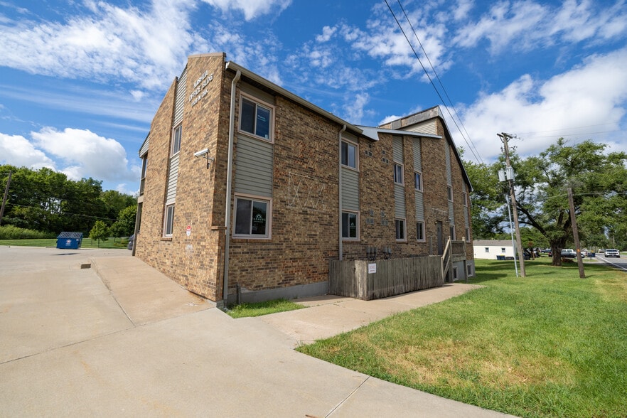 More Photos Of 11108 N Oak Tfwy, Kansas City Office For Lease