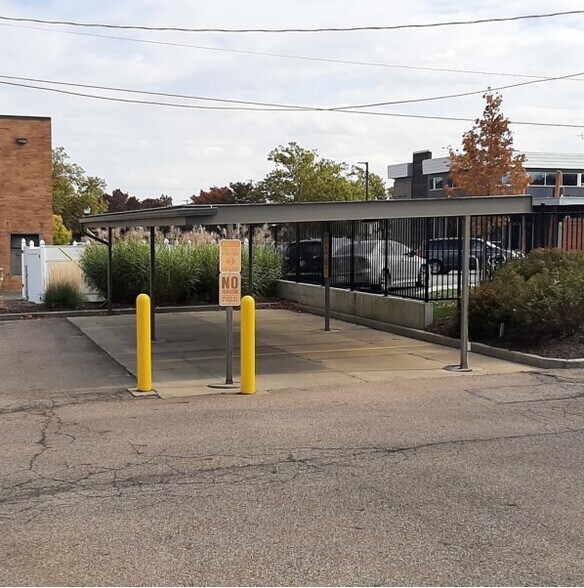 More Photos Of 611 S Capitol Ave, Lansing Office Residential For Lease