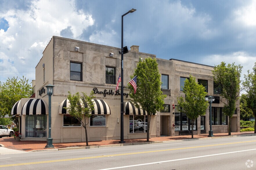 More Photos Of 807-811 Waukegan Rd, Deerfield Storefront Retail Residential For Lease