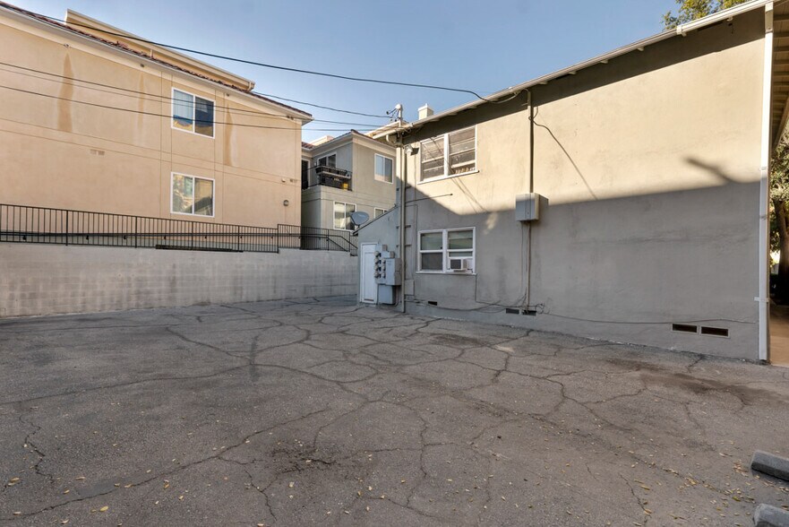 More Photos Of 14622 Sylvan St, Van Nuys Apartments For Sale