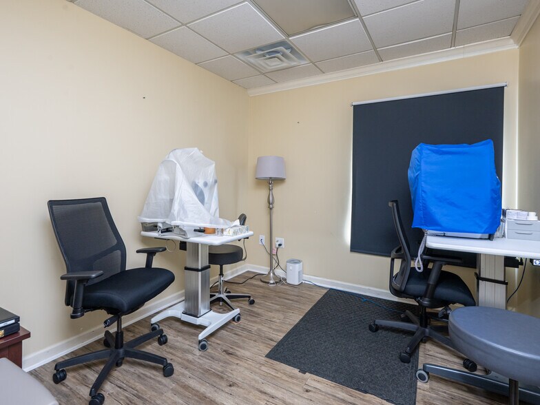 More Photos Of 1998 Hendersonville Rd, Asheville Medical For Sale