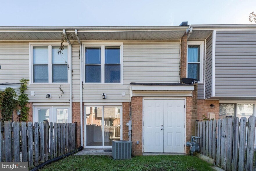 More Photos Of 11555 Laurelwalk Dr, Laurel Multifamily For Sale