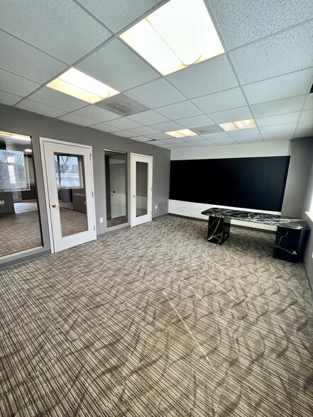 More Photos Of 4400 MacArthur Blvd NW, Washington Office For Sale