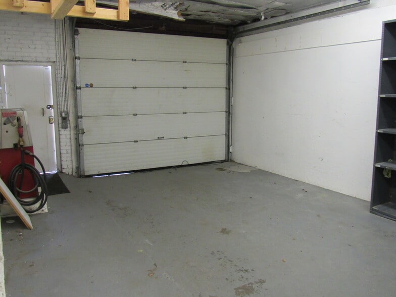More Photos Of 32 Aqueduct St, Ossining Warehouse For Lease