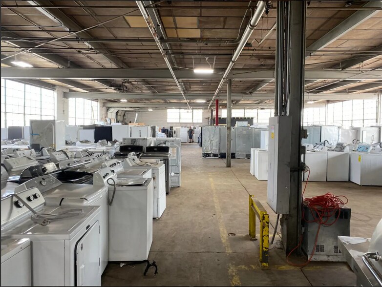 More Photos Of 3100 Randolph St, Bellwood Manufacturing For Sale