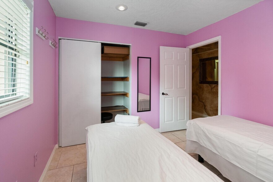 More Photos Of 4900 N 33rd Ave, Saint Petersburg Medical For Sale