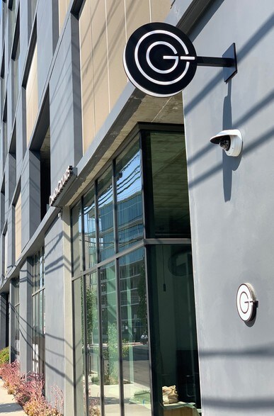 More Photos Of 7007 Romaine St, Los Angeles Office For Lease