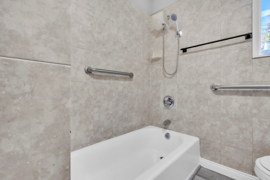 More Photos Of 1006 Lochbrae Rd, Sacramento Assisted Living For Sale
