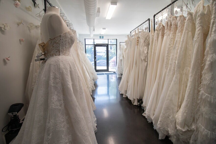 More Photos Of 140 Caroline St S, Hamilton Storefront Retail Residential For Lease