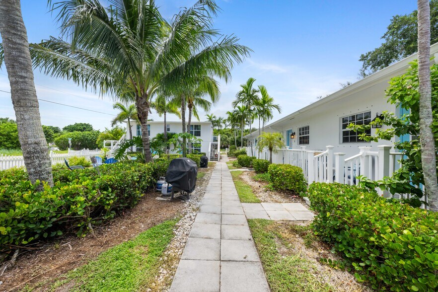 More Photos Of 2502 Tamarind Dr, Hutchinson Island Hotel For Sale