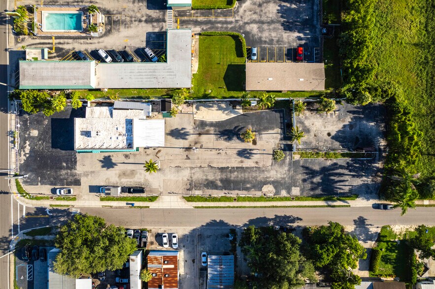 More Photos Of 3535 Cleveland Ave, Fort Myers Auto Dealership For Lease