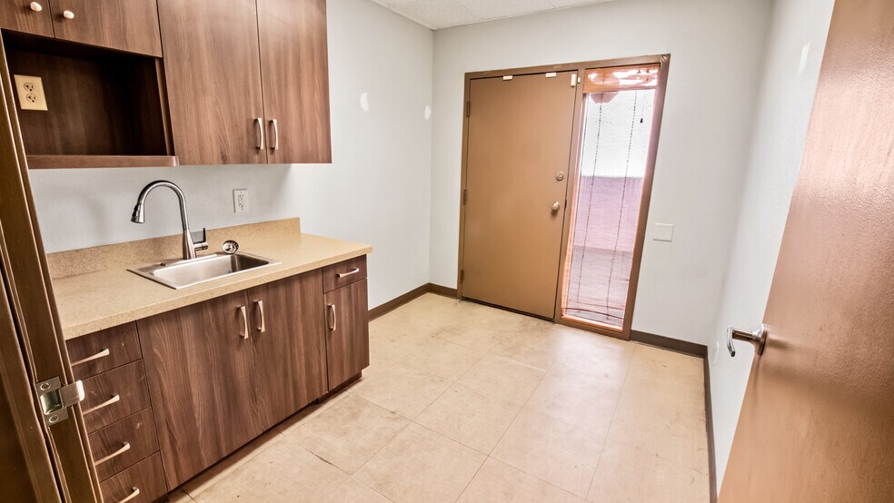 More Photos Of 5500 Atherton St, Long Beach Medical For Lease