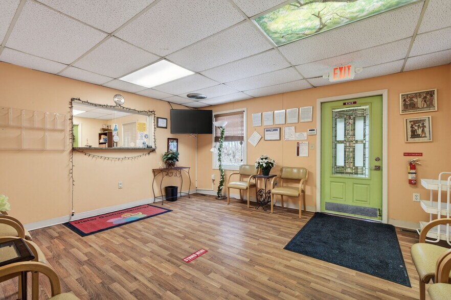 More Photos Of 301 Hurley Ave, Kingston Office For Sale