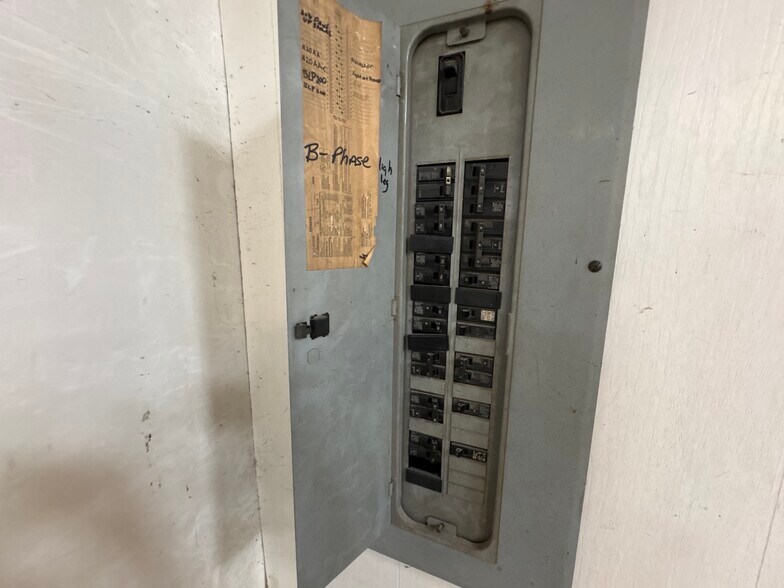 More Photos Of 707 Widewater Dr, Lafayette Industrial For Lease