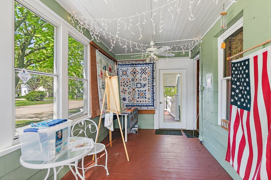 More Photos Of 290 S State St, Hampshire Storefront Retail Office For Sale