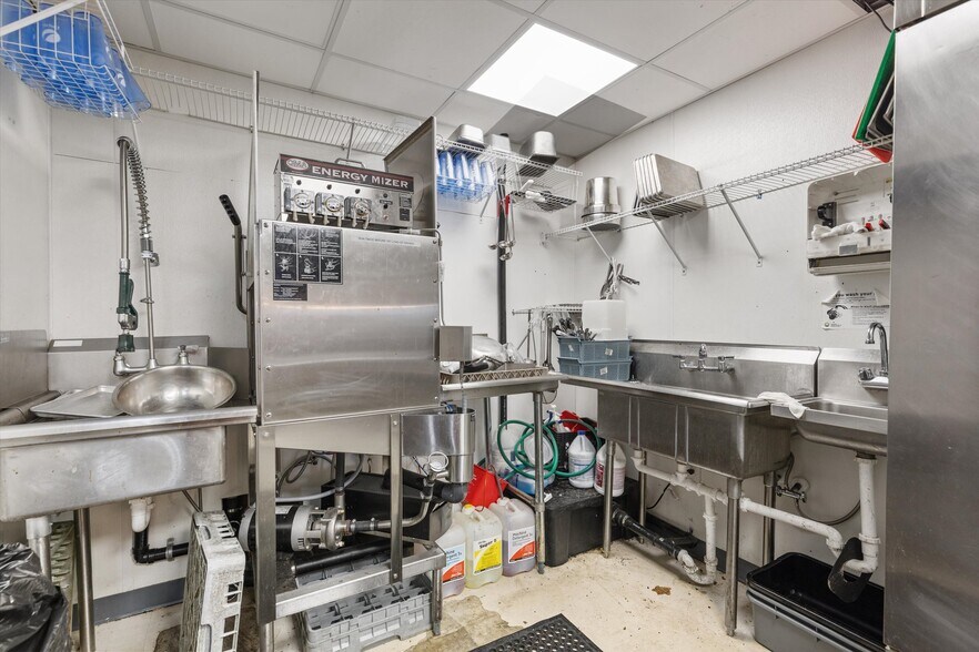 More Photos Of 1330 NE Highway 101, Lincoln City Restaurant For Sale