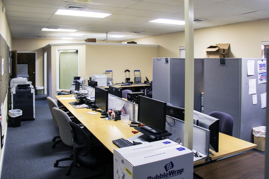 More Photos Of 11 Tupelo Ave SE, Fort Walton Beach Light Manufacturing For Sale