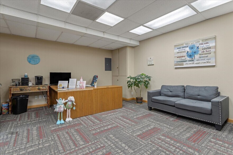 More Photos Of 1803-1807 Capitol Ave, Cheyenne Office For Sale