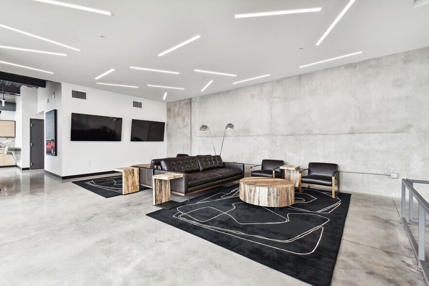 More Photos Of 1111 N 34th St, Tampa Self Storage For Sale