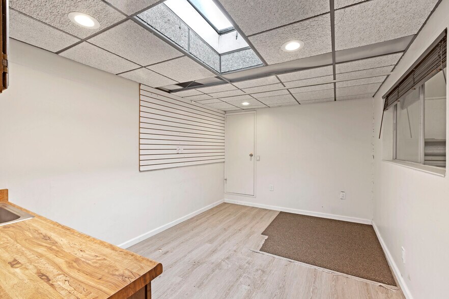 More Photos Of 4450 Enterprise St, Fremont Manufacturing For Sale