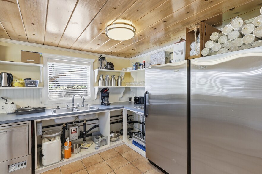 More Photos Of 7001 Savona Access Rd, Thompson-Nicola Hotel For Sale