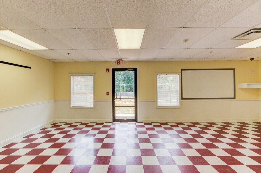 More Photos Of 495 Harbins Rd, Dacula Daycare Center For Sale
