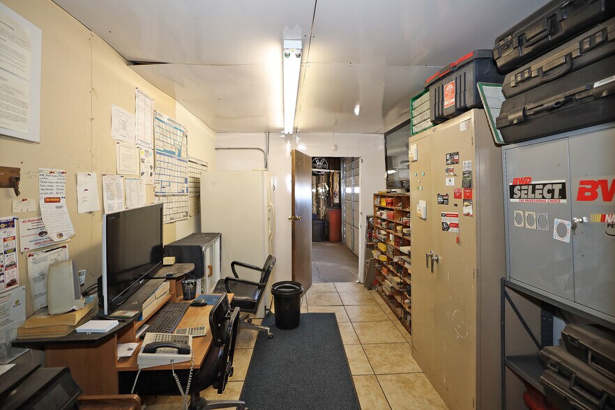 More Photos Of 1841 S Bolton St, Amarillo Auto Repair For Sale