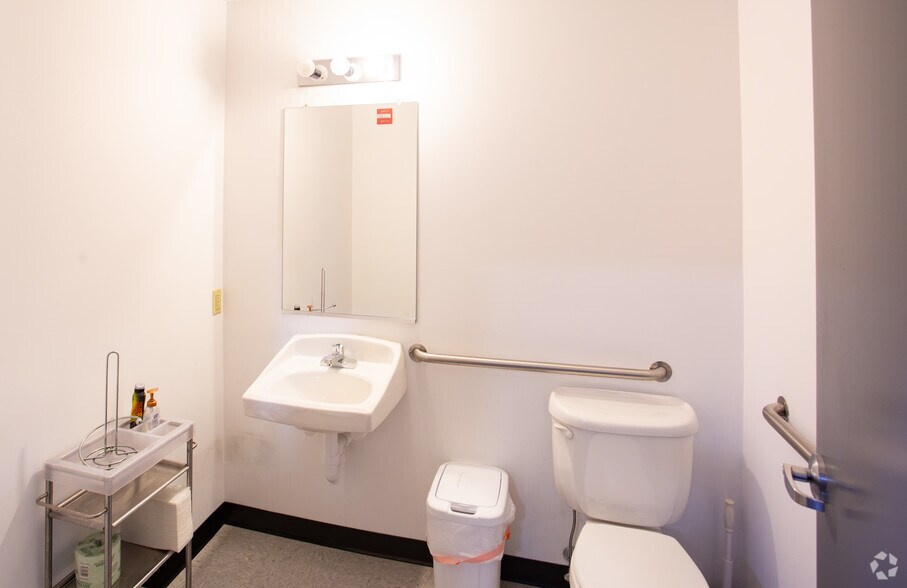 More Photos Of 460 Veit Rd, Huntingdon Valley Research And Development For Sale