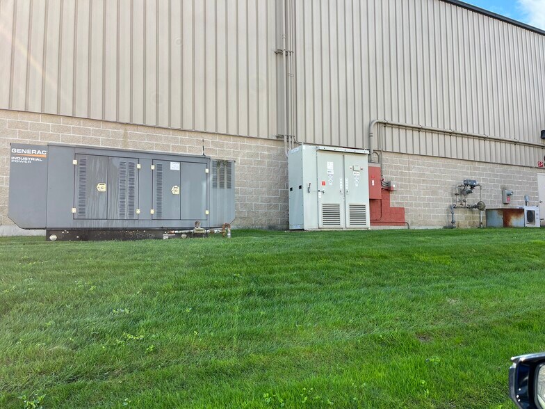 More Photos Of 448 Pepper St, Monroe Warehouse For Lease