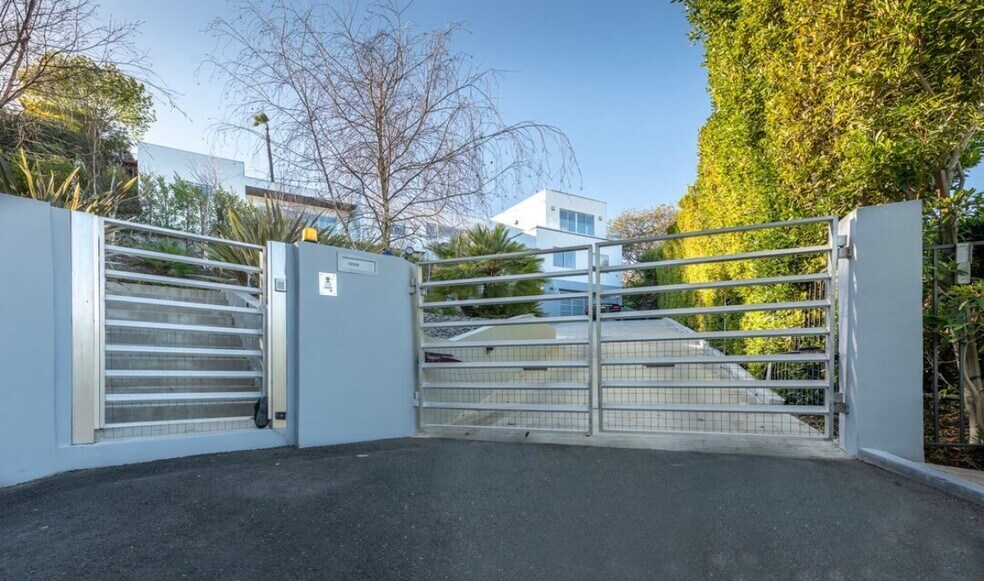 Primary Photo Of 12148 Travis St, Los Angeles Healthcare For Lease