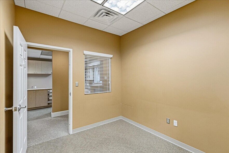 More Photos Of 8043 Spyglass Hill Rd, Melbourne Medical For Lease