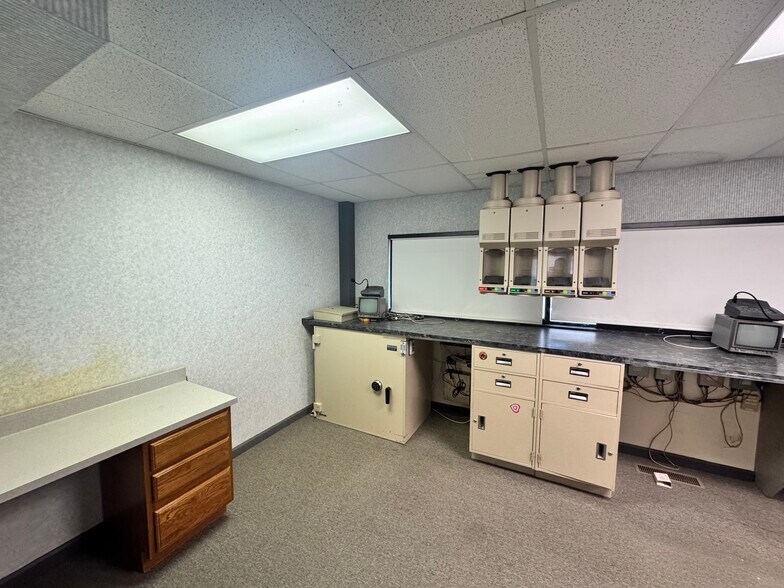 More Photos Of 525 E Hartman Rd, Anderson Medical For Sale