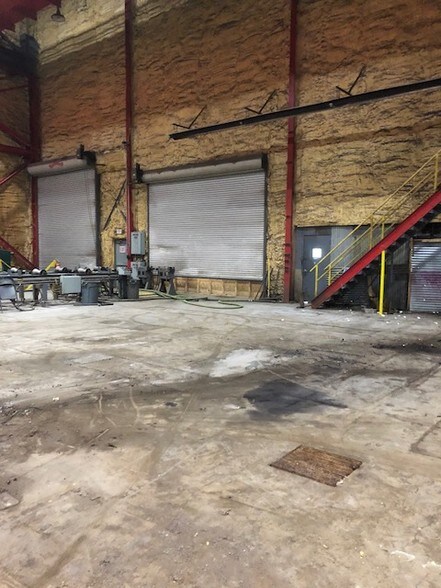 More Photos Of 748 McMechen St, Benwood Warehouse For Lease