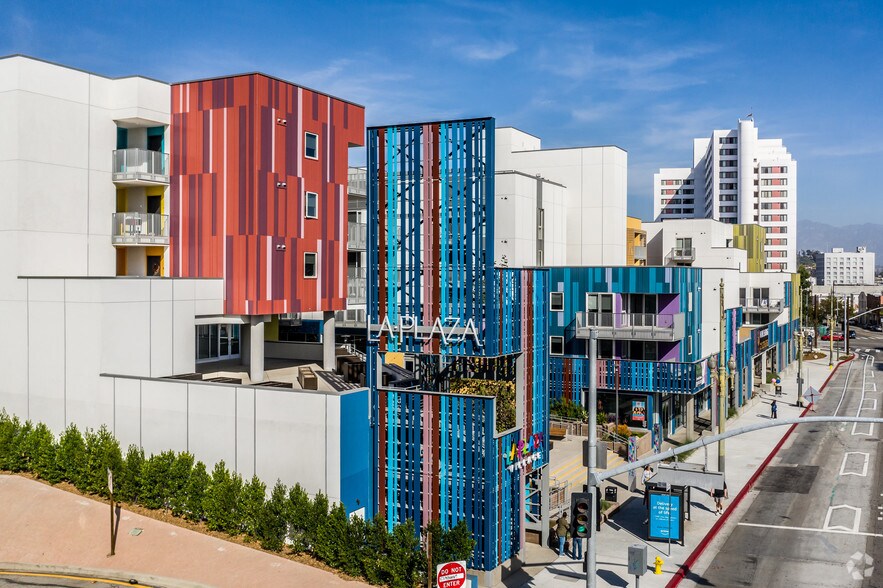 More Photos Of 555 N Spring St, Los Angeles Apartments For Lease