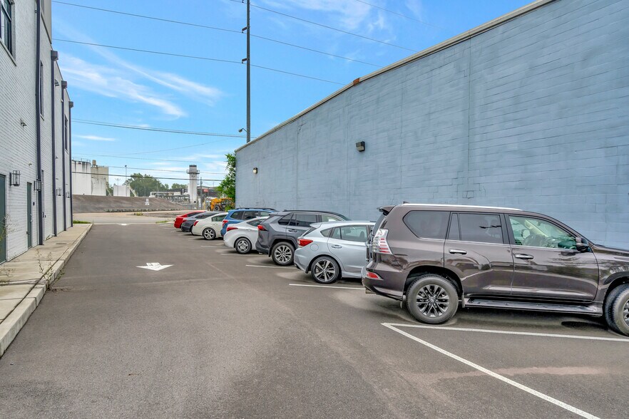 More Photos Of 6117 Centennial Blvd, Nashville General Retail For Sale