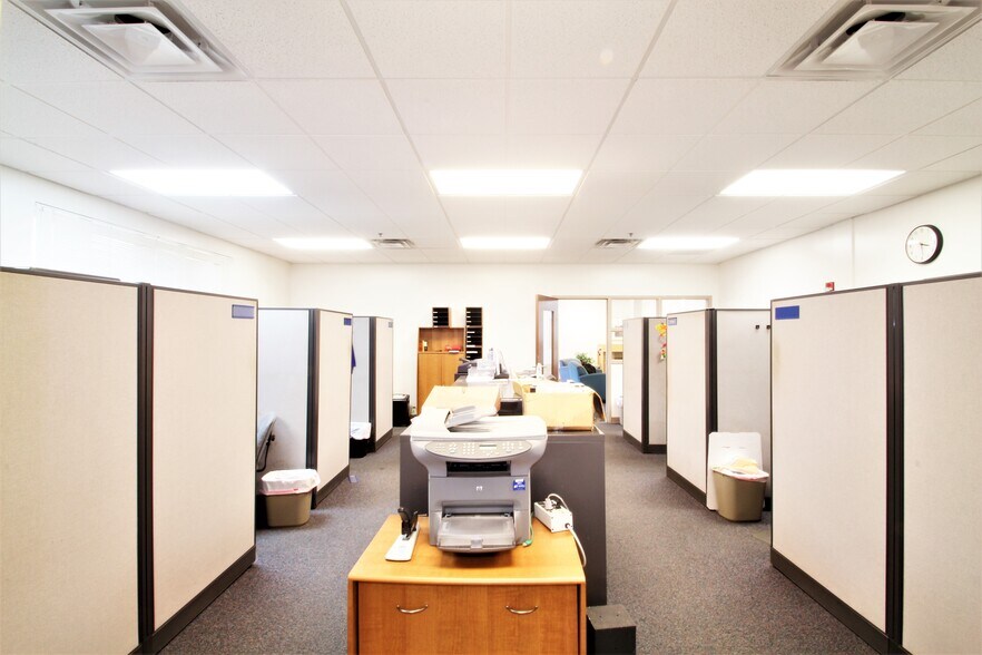 More Photos Of 14240 Dante Ave, Dolton Loft Creative Space For Lease