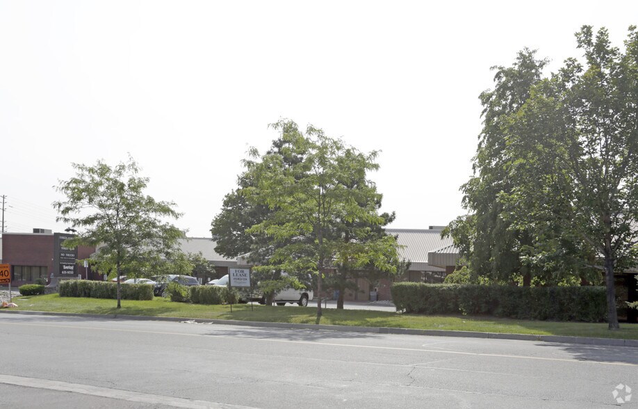 More Photos Of 5650 Tomken Rd, Mississauga Flex For Lease
