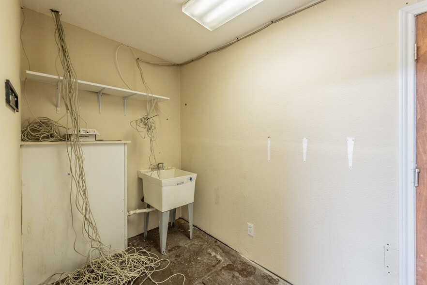 More Photos Of 1006 West Ave, San Antonio Freestanding For Sale
