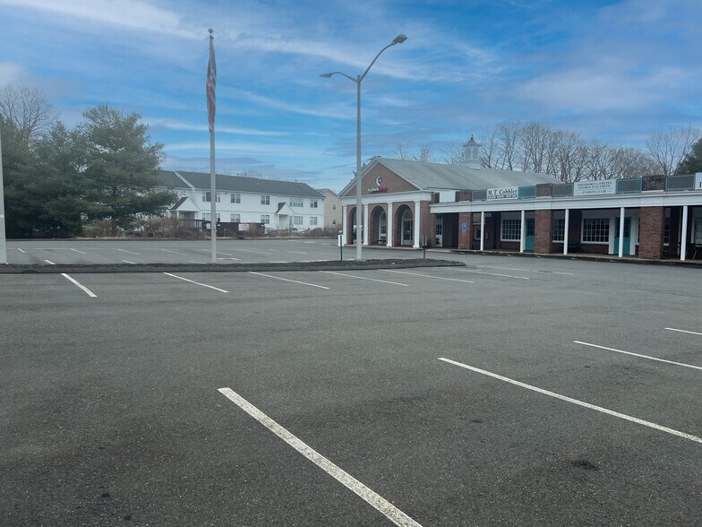 More Photos Of 1715 Foxon Rd, North Branford Unknown For Lease