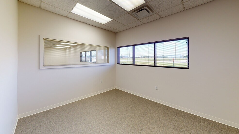 More Photos Of 2900 S Main St, Searcy Office For Sale