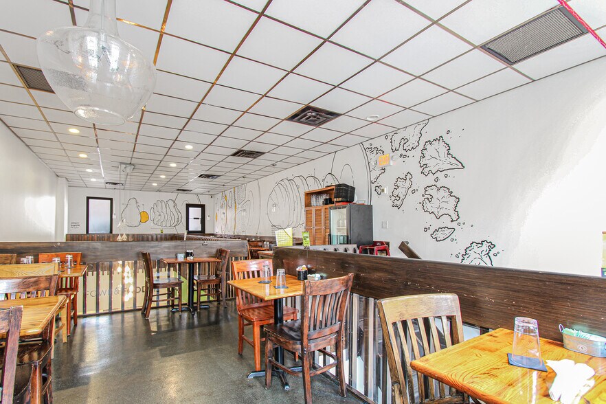 More Photos Of 614 Adams St, Toledo Restaurant For Lease