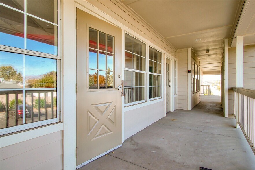 More Photos Of 890 Sunset Dr, Hollister Medical For Lease