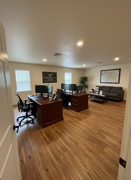 More Photos Of 955 W Main St, Mount Joy Storefront Retail Office For Lease