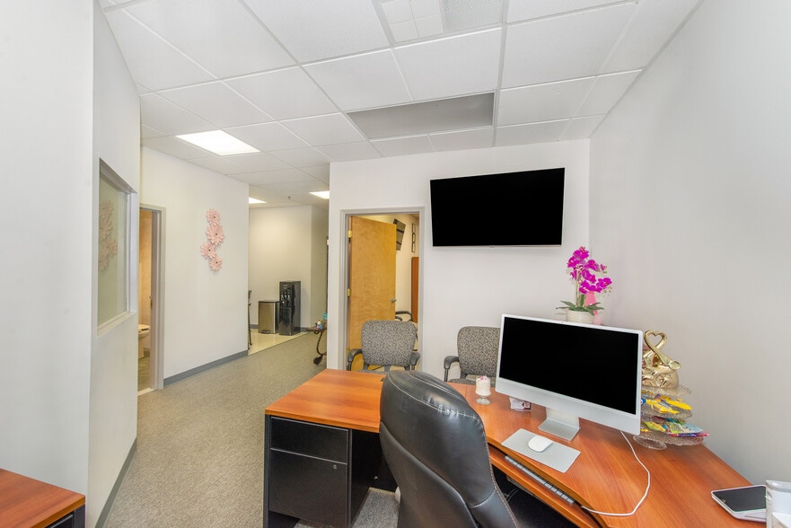 More Photos Of 504 Hamburg Tpke, Wayne Medical For Sale