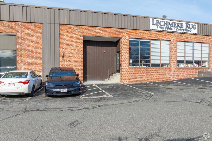 More Photos Of 312-326 Mystic Ave, Medford Showroom For Lease