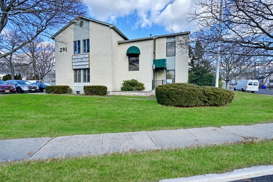 More Photos Of 291 Herbertsville Rd, Brick Office For Lease