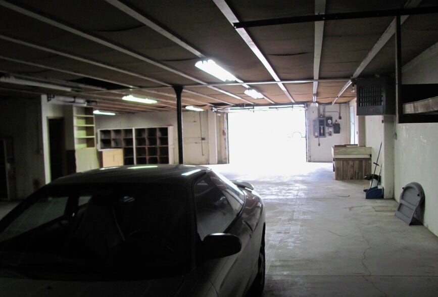 More Photos Of 7736 NE Sandy Blvd, Portland Flex For Sale